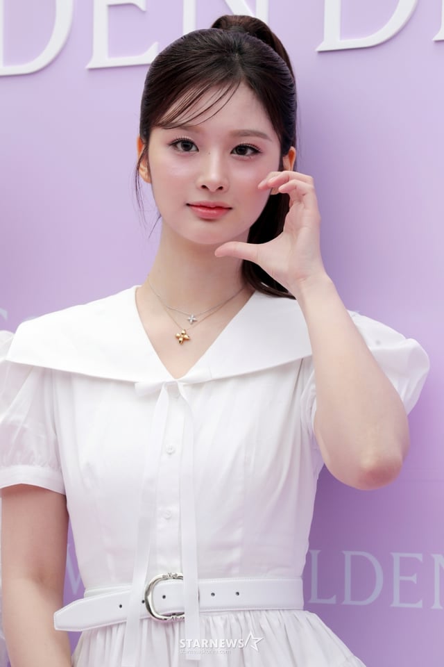 그룹 엔믹스 설윤이 25일 오전 서울 성동구 성수동에서 열린 주얼리 브랜드 팝업 스토어 오픈 행사에 참석해 포즈를 취하고 있다. 2024.04.25 /사진=임성균
