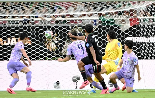 2026 북중미월드컵 A조 예선 대한민국 대 멕시코 경기가 19일(한국 시간) 멕시코 과달라하라 에스타디오 아크론에서 열렸다. 대한민국 골키퍼 김승규가 후반전 멕시코 로모의 골 순간을 고통스럽게 지켜보고 있다. 2026.06.19. /사진=김진경 kim.jinkyung@