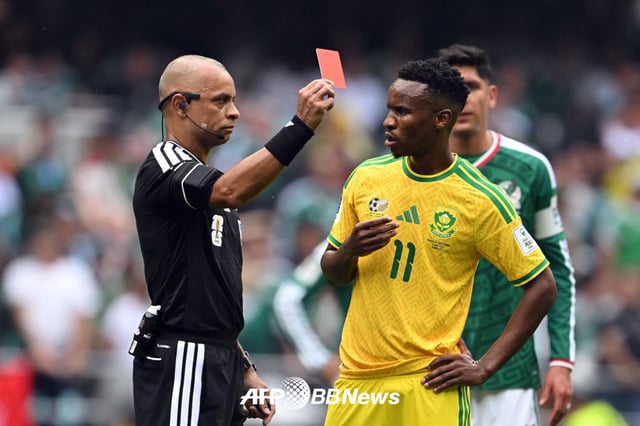 Temba Zwane, who was sent off in the opening match of the 2026 FIFA North American World Cup against Mexico. /AFPBBNews=NEWS1