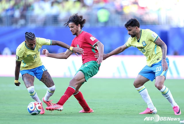 Brazil (in yellow jerseys) vs. Morocco match. /AFPBBNews=NEWS1