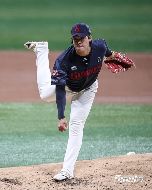 19일 역투하는 이민석. /사진=롯데 자이언츠