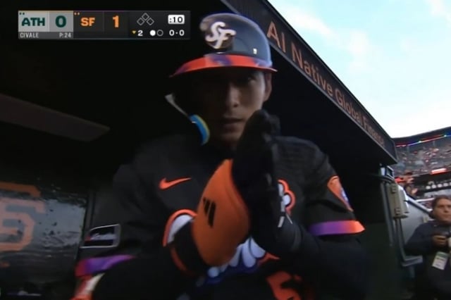 San Francisco Giants' Lee Jung-hoo started at fifth spot and right fielder in the 2026 Major League Baseball (MLB) home game against the Athletics at Oracle Park in San Francisco, California, USA, on the 24th. He hit a solo home run in his first at-bat in the bottom of the second inning and then shouted a cheer to support the national soccer team. /Photo=MLB broadcast screenshot