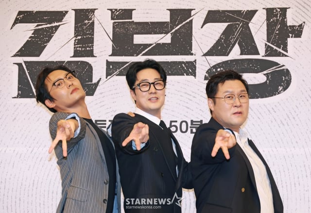 배우 최대훈, 소지섭, 윤경호가 25일 오후 서울 양천구 목동 SBS에서 진행된 금토드라마 ‘김부장’ 제작발표회에 참석해 포즈를 취하고 있다. 세상에서 가장 평범한 아빠가 하나뿐인 딸을 되찾기 위해 싸우는 복수 액션 드라마 '김부장'은 오는 26일 첫 방송된다. /2026.06.25 /사진=이동훈 photoguy@