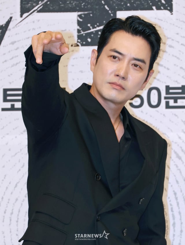 배우 주상욱이 25일 오후 서울 양천구 목동 SBS에서 진행된 금토드라마 ‘김부장’ 제작발표회에 참석해 포즈를 취하고 있다. 세상에서 가장 평범한 아빠가 하나뿐인 딸을 되찾기 위해 싸우는 복수 액션 드라마 '김부장'은 오는 26일 첫 방송된다. /2026.06.25 /사진=이동훈 photoguy@