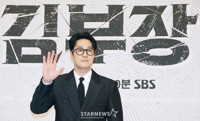 배우 소지섭이 25일 오후 서울 양천구 목동 SBS에서 진행된 금토드라마 ‘김부장’ 제작발표회에 참석해 포즈를 취하고 있다. 세상에서 가장 평범한 아빠가 하나뿐인 딸을 되찾기 위해 싸우는 복수 액션 드라마 '김부장'은 오는 26일 첫 방송된다. /2026.06.25 /사진=이동훈 photoguy@