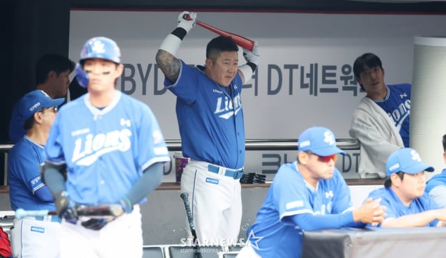 Samsung's Choi Hyung-woo prepares to bat in the top of the 1st inning at the 2026 KBO League match between Samsung Lions and KT Wiz held at Suwon KT Wiz Park on the 10th. 2026.06.10. /Photo=Senior reporter Kang Young-jo