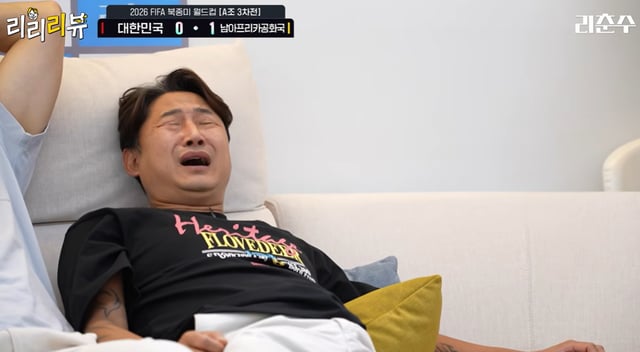 이천수가 25일 남아공전에서 한국이 선제골을 허용하자 아쉬워하고 있다. /사진=유튜브 채널 리춘수[이천수] 영상 갈무리