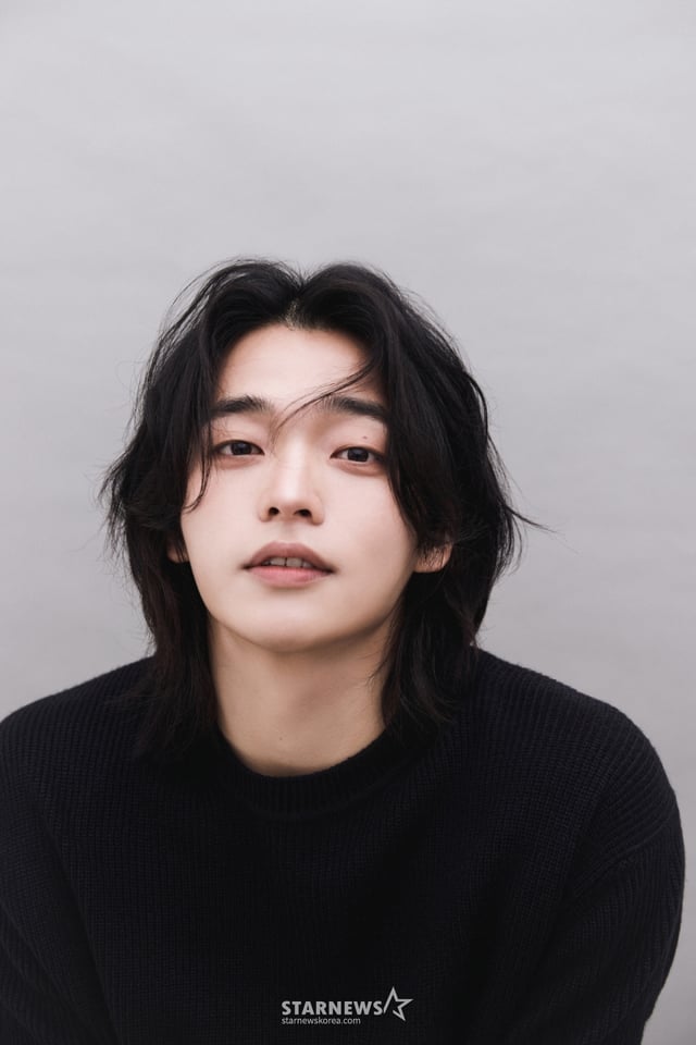 넷플릭스 시리즈 '참교육'의 배우 옥진욱이 24일 진행된 인터뷰를 위해 포즈를 취하고 있다. /사진제공=YY엔터테인먼트 /2026.06.24 /사진=김휘선 hwijpg@