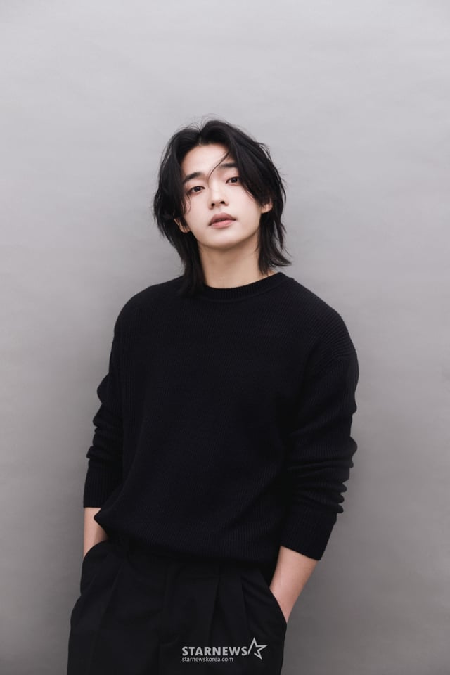 넷플릭스 시리즈 '참교육'의 배우 옥진욱이 24일 진행된 인터뷰를 위해 포즈를 취하고 있다. /사진제공=YY엔터테인먼트 /2026.06.24 /사진=김휘선 hwijpg@
