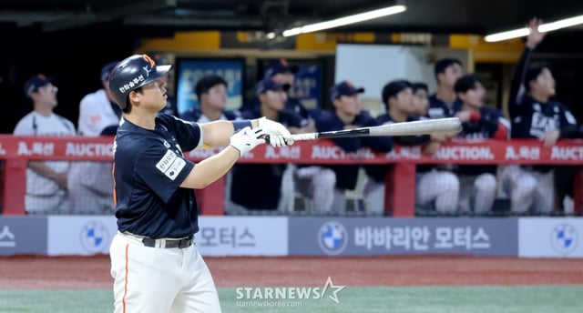 한화 이글스 노시환이 26일 인천 SSG랜더스필드에서 열린 SSG 랜더스와 2026 신한 SOL KBO리그 방문경기에서 6회초 2사 2루에서 랜더스 토마스 해치를 상대로 투런홈런을 터트리고 있다. /사진=강영조 선임기자