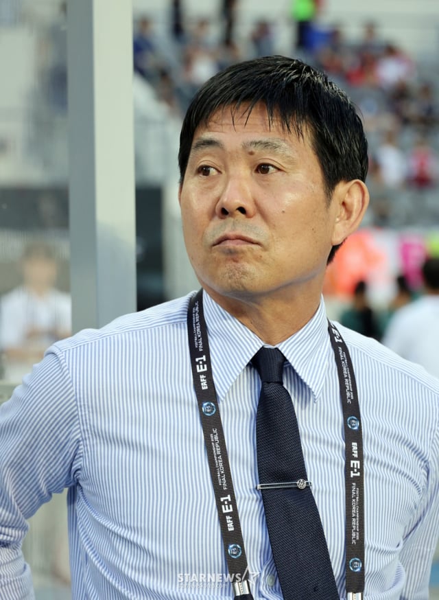 Japan manager Hajime Moriyasu is seen directing the final match against Japan at the 2025 East Asian Football Federation (EAFF) E-1 Championship on the 15th at Yongin Mir Sports Complex. 2025.07.15. /Photo=Senior reporter Kang Young-jo cameratalks@