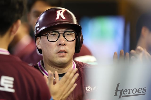 결승 홈런의 주인공인 안치홍. /사진=키움 히어로즈