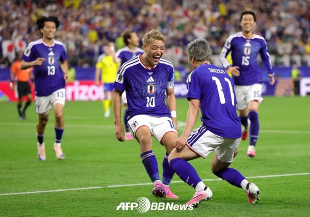 Ritsu Doan (en el centro) celebra tras marcar un gol. /AFPBBNews=NEWS1