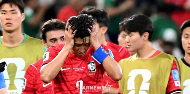2026 북중미월드컵 A조 3차예선 대한민국 대 남아공 경기가 25일(한국시간) 멕시코 몬테레이 에스타디오 BBVA에서 열렸다.후반전 선제골을 허용하며 남아공에 0-1로 패해 조3위에 머문 대표팀, 아쉬움 가득한 손흥민. /사진=김진경 대기자