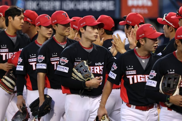 28日の試合後、KIA選手団の姿。 /写真=KIAタイガース提供