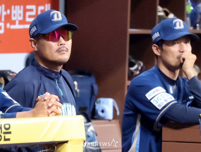 NC 이호준 감독이  11일 고척스카이돔에서 열리는 2026KBO리그 키움히어로즈와 NC다이노스 경기에서 집중하고 있다.  2026.06.11.   NC 이호준 감독이  11일 고척스카이돔에서 열리는 2026KBO리그 키움히어로즈와 NC다이노스 경기에서 집중하고 있다.  2026.06.11. /사진=강영조 cameratalks@