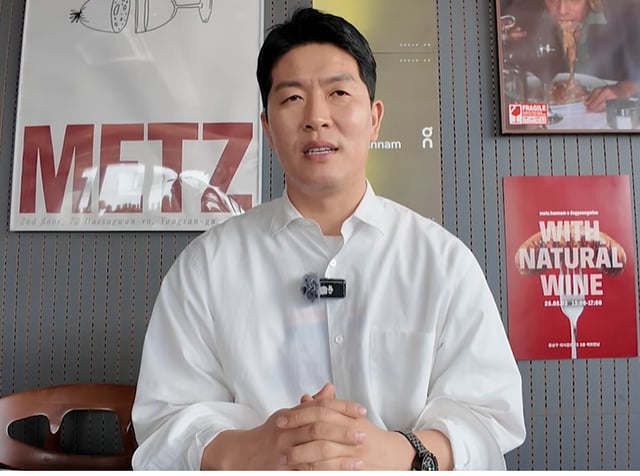 김병현이 자신의 유튜브 채널에서 축구 대표팀과 관련한 발언을 하고 있다. /사진=유튜브 캡처