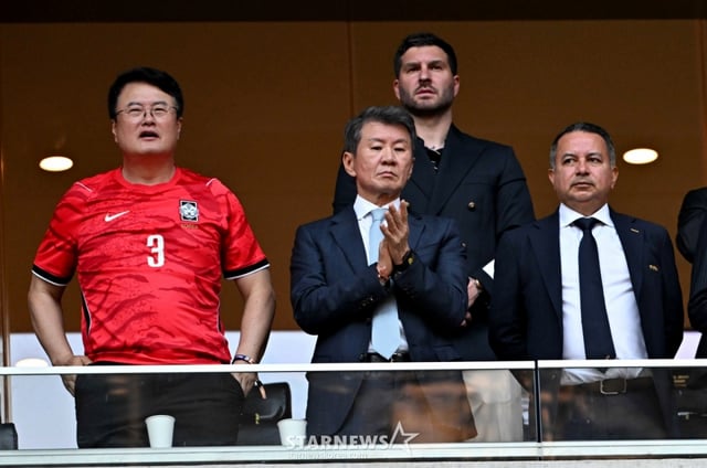 2026 북중미월드컵 A조 3차예선 대한민국 대 남아공 경기가 25일(한국시간) 멕시코 몬테레이 에스타디오 BBVA에서 열렸다.후반전  선제골을 허용하며 남아공에 0-1로 패해 조3위에 머문  대표팀, 남아공전 관전하는 정몽규 KFA회장.  2026.06.24. /사진=김진경 kim.jinkyung@