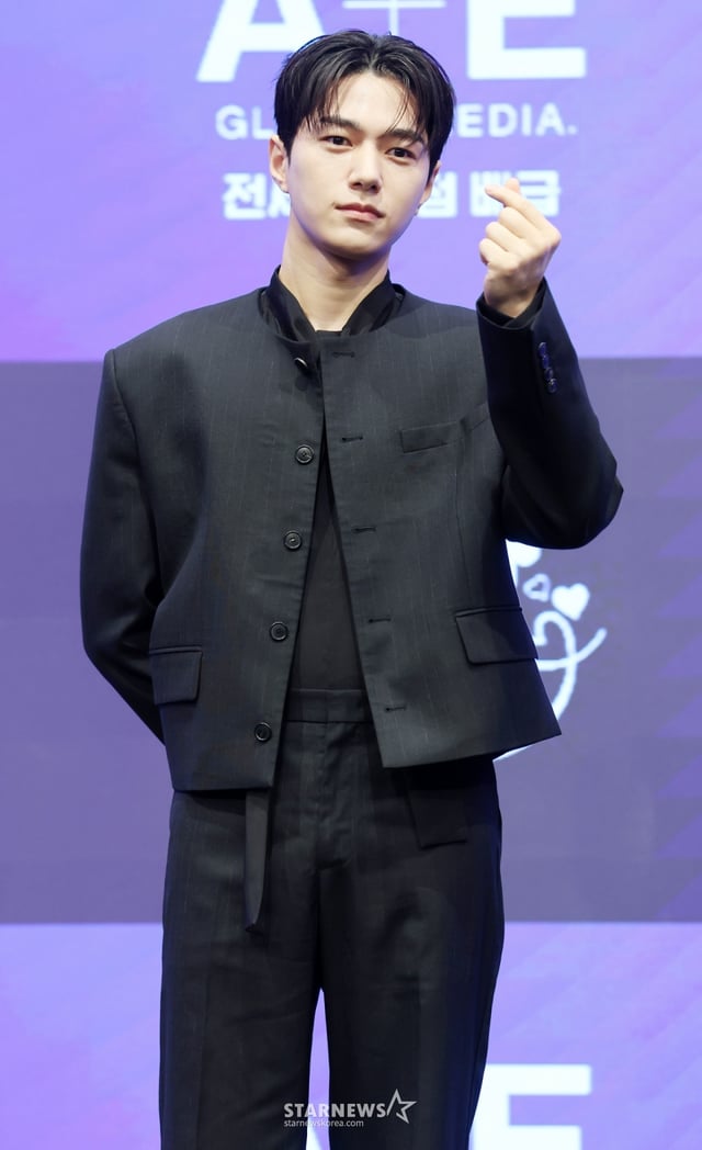 배우 김명수가 30일 서울 구로구 더세인트에서 진행된 라이프타임채널 드라마 '공감세포' 제작발표회에 참석해 포즈를 취하고 있다. /2026.06.30 /사진=김휘선 hwijpg@