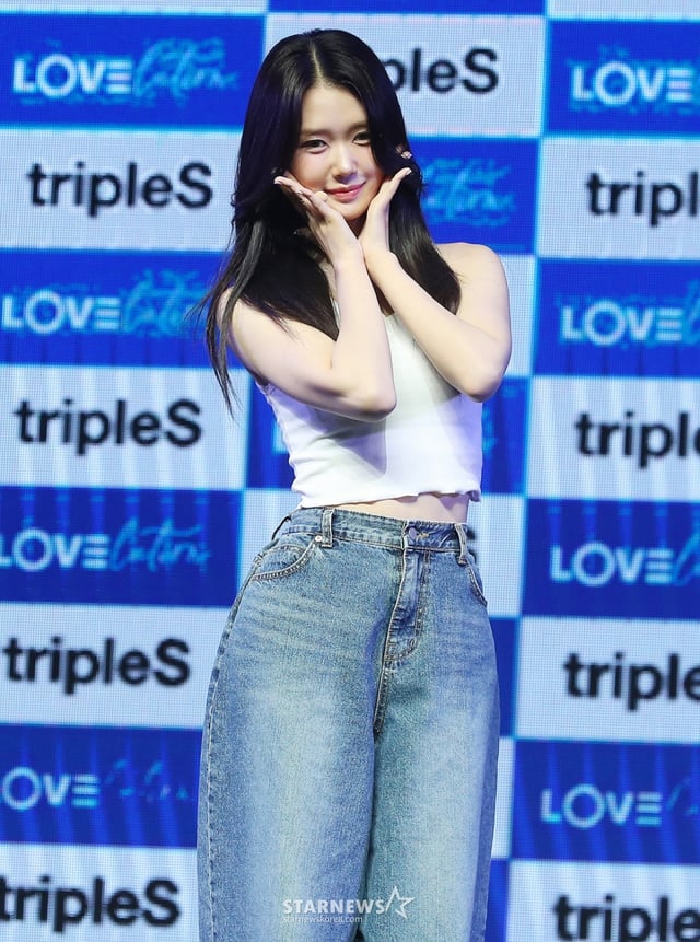 걸그룹 러블루션 유빈이 17일 오후 서울 광진구 예스24 라이브홀에서 진행된 첫 미니앨범 'ↀ(MUHAN)' 발매 기념 쇼케이스에 참석 포즈를 취하고 이다. 러블루션의 첫 미니앨범 'ↀ(MUHAN)'은 로마 숫자의 1000인 ↀ(CIƆ)을 기초로, 멤버 숫자인 8을 90도로 회전함과 동시에 ∞(Infinity, 무한대)를 상징한다. 여기에 'MUHAN'이라는 메시지를 더해 이들의 무한한 가능성을 강조했다. 2023.08.17 /사진=김창현