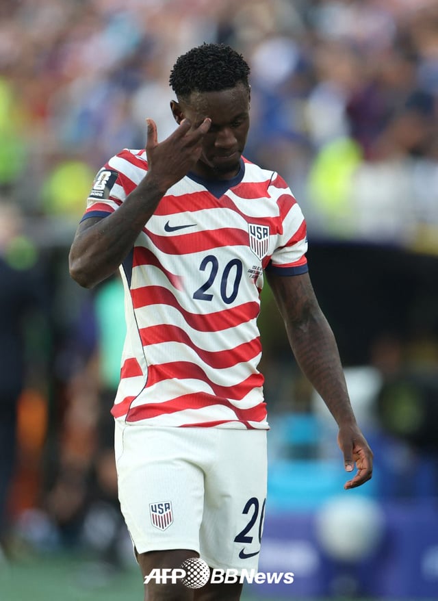 USA national team striker Paulinho Valojan is seen leaving the stadium after receiving a red card during the 2026 FIFA North America World Cup Round of 32 match against Bosnia and Herzegovina at San Francisco Stadium in San Francisco, USA, on the 2nd. /AFPBBNews=NEWS1