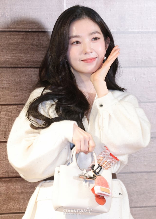 (서울=뉴스1) 권현진 기자 = 레드벨벳 아이린이 11일 오저누서울 송파구 롯데백화점 에비뉴엘 잠실점에서 열린 패션 브랜드 롱샴(Longchamp)의 '빌라쥬 롱샴 (Le Village Longchamp)' 팝업 스토어 오픈 행사에 참석해 포즈를 취하고 있다. 2025.11.11/뉴스1 Copyright © 뉴스1. All rights reserved. 무단 전재 및 재배포, AI학습 이용 금지. /사진=(서울=뉴스1) 권현진 기자
