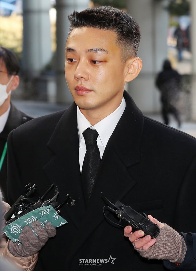 마약류 관리에 관한 법률 위반(향정) 등 혐의로 기소된 배우 유아인(본명 엄홍식)이 22일 오전 서울 서초구 중앙지법에서 열린 공판에 출석하고 있다. 유아인은 지난해 10월 프로포폴 상습 투약, 타인 명의 수면제 불법 처방 매수, 대마흡연 및 교사, 증거인멸교사 등 혐의로 불구속 기소됐다. 2024.01.22 /사진=김창현