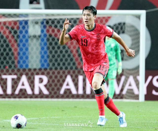 원두재가 10일 서울월드컵경기장에서 북중미월드컵 최종예선 마지막 경기인 쿠웨이트전에서 드리블하고 있다. /사진=강영조 선임기자