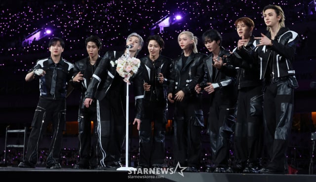 스트레이 키즈(창빈 한 방찬 아이엔 필릭스 리노 승민 현진/ 왼쪽부터)가 6일 가오슝 내셔널 스타디움에서 진행된 스타뉴스 주최 '10주년 아시아 아티스트 어워즈 2025(10th Anniversary Asia Artist Awards 2025, '10주년 AAA 2025')에서 수상 소감을 밝히고 있다. /사진=김진경 kim.jinkyung@