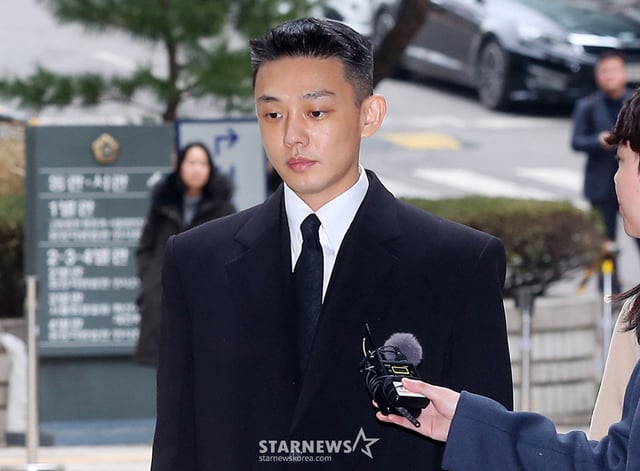 마약류 관리에 관한 법률 위반(향정) 등 혐의로 기소된 배우 유아인(본명 엄홍식)이 서울 서초구 중앙지법에서 열린 공판에 출석하고 있다.  2024.03.05 /사진=스타뉴스