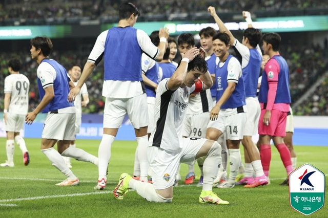 강원FC의 골 세리머니. /사진=한국프로축구연맹 제공