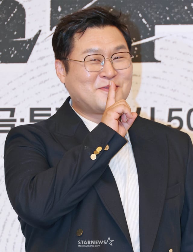 배우 윤경호가 서울 양천구 목동 SBS에서 진행된 금토드라마 ‘김부장’ 제작발표회에 참석해 포즈를 취하고 있다. /2026.06.25 /사진=이동훈 photoguy@