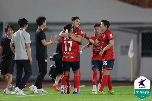 박철우의 골 세리머니. /사진=한국프로축구연맹 제공