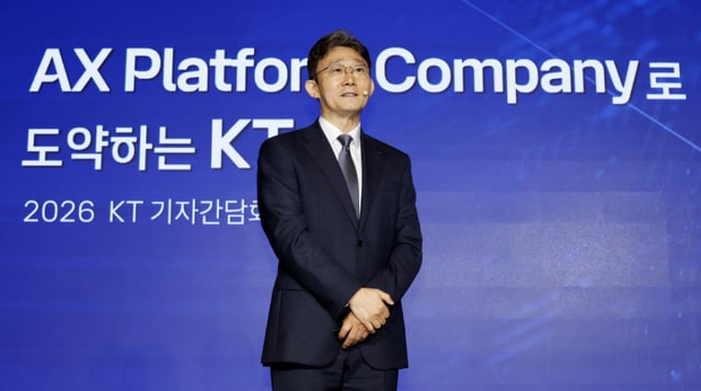 Park Yoon-young, CEO of KT, announced the strategy to become an "AX (Artificial Intelligence Transformation) platform company" at his first press conference after taking office on the 6th at Pullman Ambassador Seoul Eastpool in Gwangjin-gu, Seoul. /Photo provided by NEWSIS