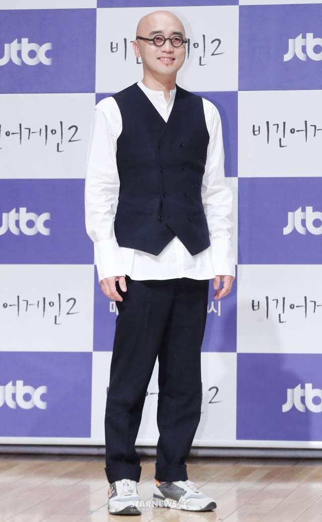 가수 하림이 30일 오후 서울 마포구 상암동 JTBC사옥에서 열린 예능 프로그램 '비긴어게인2' 제작발표회에서 포즈를 취하고 있다. /사진=김창현 기자 chmt@