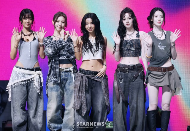 걸그룹 아이들(i-dle)이 6일 오후 서울 광진구 예스24라이브홀에서 진행된 미니 9집 'We made' 발매기념 쇼케이스에서 포즈를 취하고 있다. 이번 앨범에는 타이틀곡 'Gimme Dat Love'를 필두로 선공개곡 'Mono (Feat. skaiwater)', 'Crow', 'Morning', 'Love Is Pain'을 비롯해, CD 온리 트랙으로 'Mono (Feat. skaiwater)'의 모노 버전도 함께 수록됐다. /2026.07.06 /사진=이동훈 photoguy@