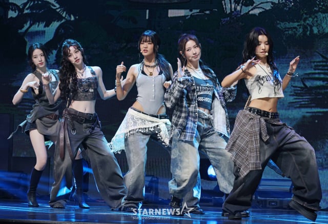 걸그룹 아이들(i-dle)이 6일 오후 서울 광진구 예스24라이브홀에서 진행된 미니 9집 'We made' 발매기념 쇼케이스에서 신곡을 선보이고 있다. 이번 앨범에는 타이틀곡 'Gimme Dat Love'를 필두로 선공개곡 'Mono (Feat. skaiwater)', 'Crow', 'Morning', 'Love Is Pain'을 비롯해, CD 온리 트랙으로 'Mono (Feat. skaiwater)'의 모노 버전도 함께 수록됐다. /2026.07.06 /사진=이동훈 photoguy@
