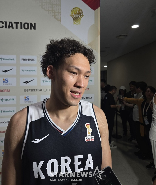 일본전 승리에 환하게 웃는 에디 다니엘. /사진=이원희 기자.