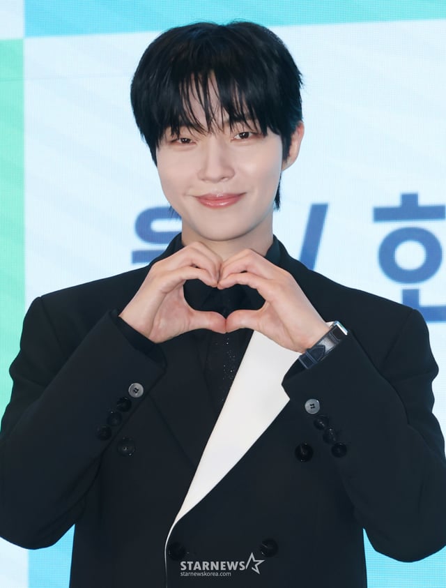 배우 황인엽이 7일 오후 서울 구로구 더 세인트에서 진행된 ENA 월화드라마 '그대에게 드림' 제작발표회에 참석해 포즈를 취하고 있다. 꿈을 이루고 돌아온 천재 영화감독 우수빈과 꿈을 잊은 채 사는 생계형 리포터 주이재의 재회 후일담을 그린 로맨틱 코미디 '그대에게 드림'은 오는 13일 첫 방송된다. /2026.07.07 /사진=이동훈 photoguy@