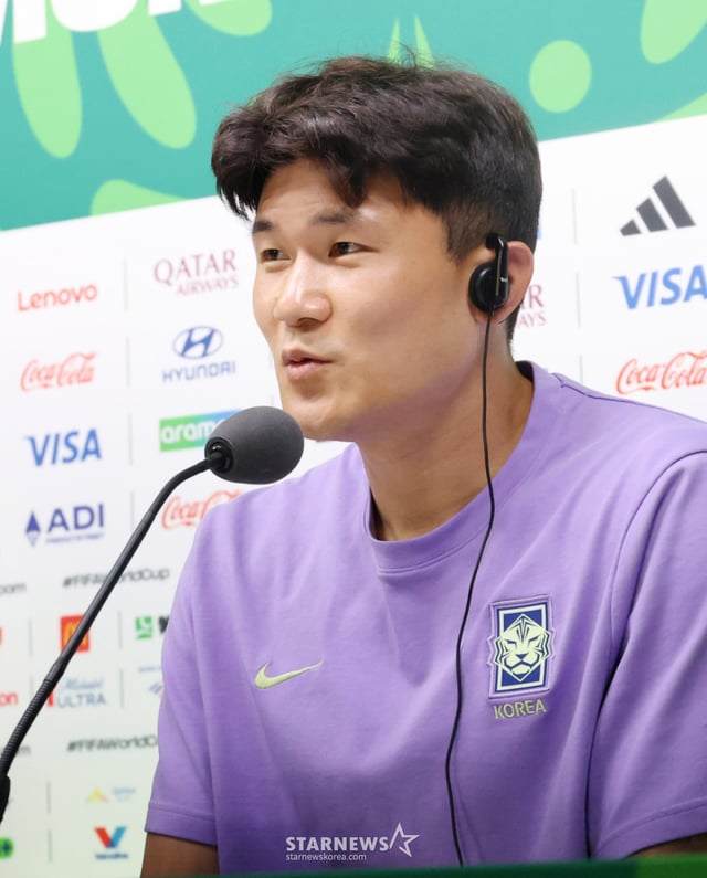 기자회견에 동석한 한국 최고의 센터백 김민재는 "남아공은 개인 능력이나 속도가 있는 선수들이다. 그 부분을 잘 준비하고 있다"라며 "팀적으로는 앞선 두 경기처럼만 해준다면 충분히 이길 수 있을 것"이라며 필승 의지를 다짐했다. /사진=김진경 대기자