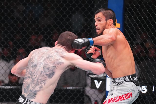 乌马尔•努尔马戈梅多夫VS科里•桑德黑根。 =照片=UFC提供。
