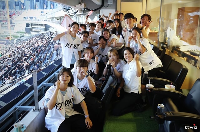 KT 스포츠 여자 하키단. /사진=KT 위즈 제공