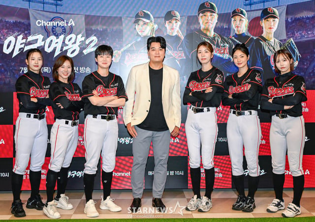 박하얀, 주수진, 김온아, 추신수, 장수영, 송아, 아야카가 9일 오후 서울 영등포 드래프트 128에서 진행된 채널A 예능 '야구여왕2' 기자간담회에 참석해 포즈를 취하고 있다. /사진제공=채널A 2026.07.09 /사진=이동훈 photoguy@