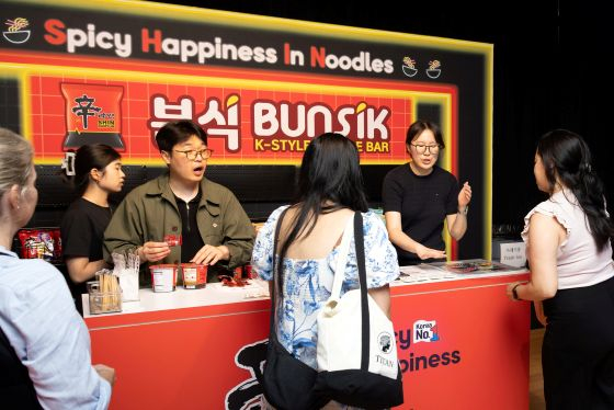 농심 이뉴욕한국문화원 여름 문화 캠페인에서 신라면 분식 부스 운영/사진제공=농심