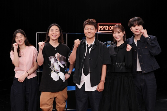 주희진 PD(왼쪽부터), 넉살, 전현무, 허영지, 규현/사진제공=MBN