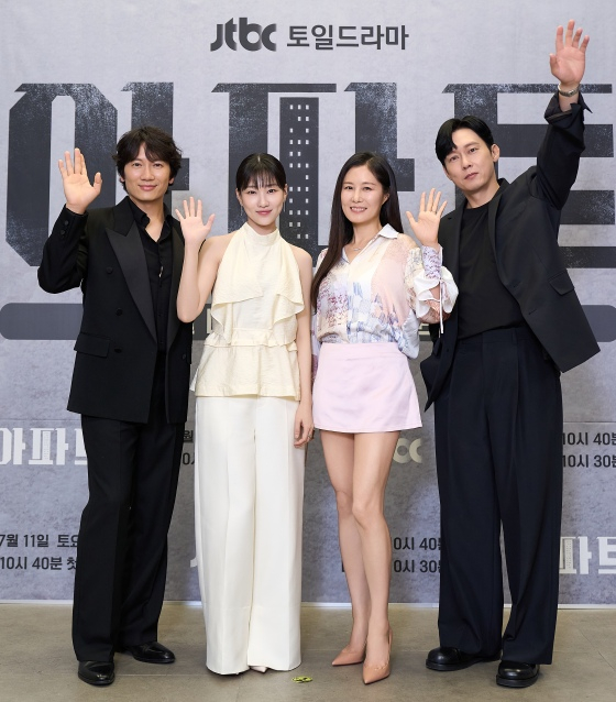 (왼쪽부터) 지성, 하윤경, 문소리, 박병은 /사진제공=JTBC