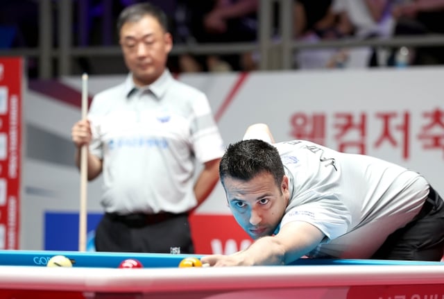 우리금융캐피탈 다비드 사파타(오른쪽)가 스트로크를 하고 있다. /사진=PBA 투어 제공