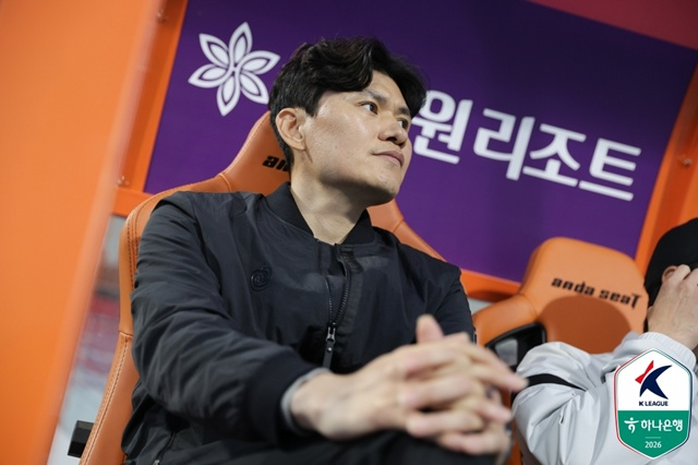 정경호 강원FC 감독. /사진=한국프로축구연맹 제공