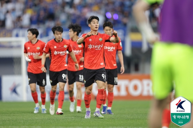 강원FC의 골 세리머니. /사진=한국프로축구연맹 제공
