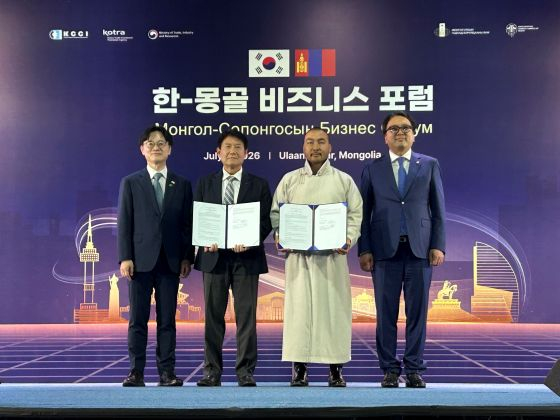 Kim Jeong-kwan, ministro de Comercio, Industria y Energía (de izquierda a derecha), Woo Hee-jong Han Guk-ma-sa (Chairman), Naranbadrakh Batkhuu, fundador de la Fundación Mundial del Día del Caballo, Togmid Dorjhand, viceprimer ministro de Mongolia / Foto: proporcionada por la Sociedad Coreana de Carreras de Caballos